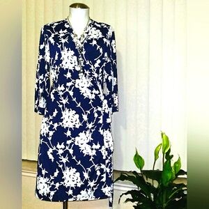 👗IT'S A SALE!! Floral Navy & White Wrap Dress👗